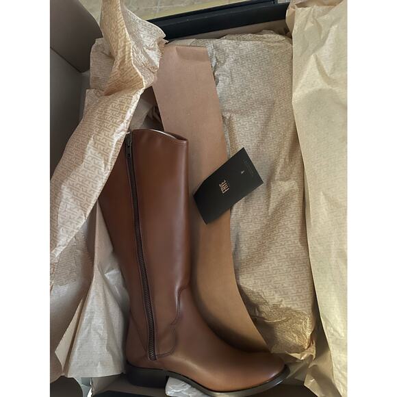New Frye Marissa Medallion Boots - Picture 9 of 10